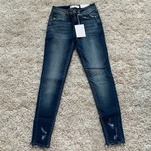 KanCan MidRise Super Skinny Jeans size 3/25 - medium/dark wash